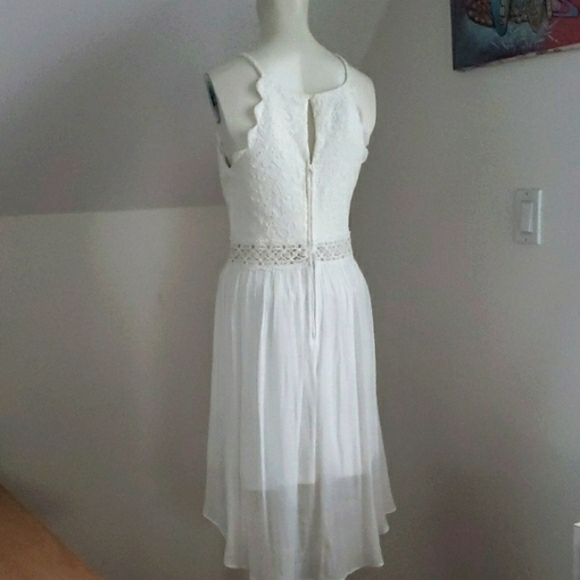 BCX DRESS Junior White Lace Keyhole Sleeveless Halter Knee Length Hi-Lo Dress, 9 - Picture 8 of 16